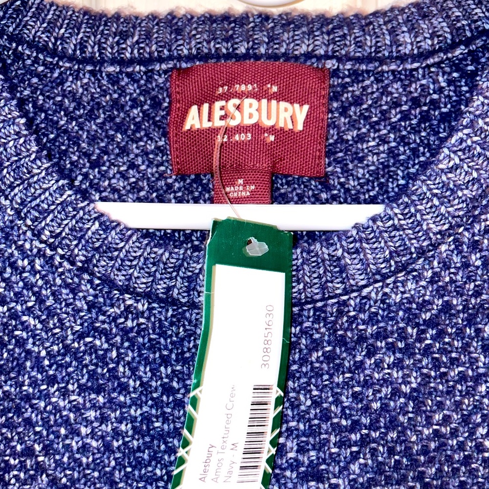 Alesbury navy blue sweater sizer medium. Brand new new with tags